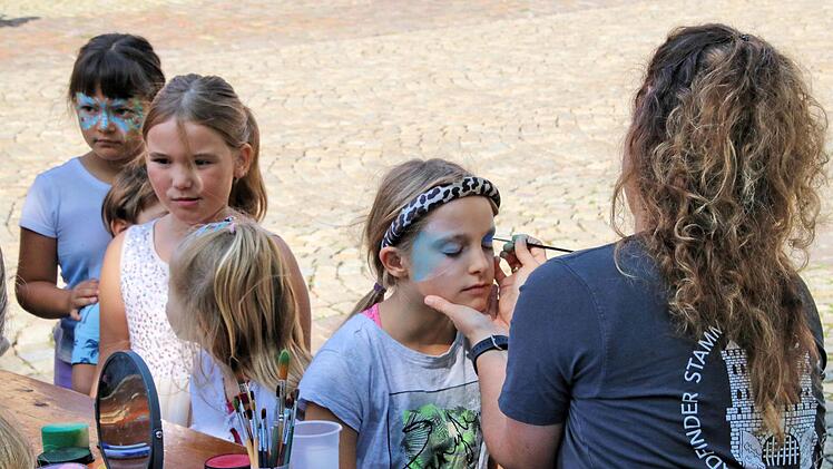 Kinderschminken bieten die Pfadfinder vom Stamm der Kreuzritter beim  Kinderfest schon lange an. Foto: Dieter Britz