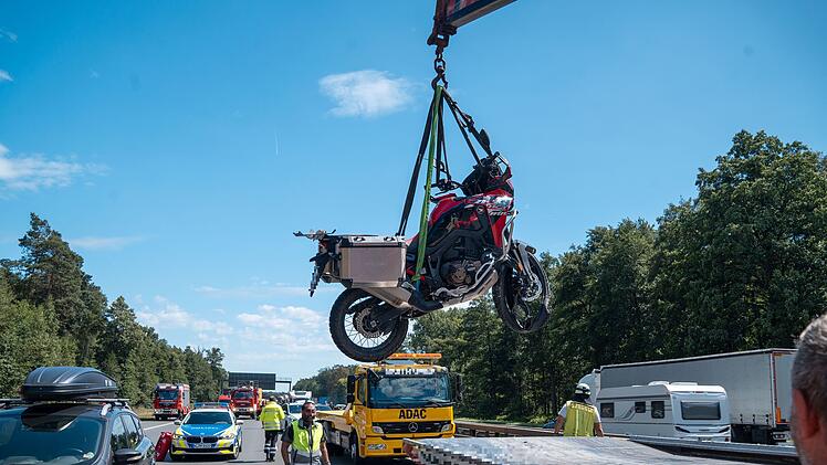 Nach Unfall auf A3 bei Erlangen: Feuerwehr mit Kritik an Autofahrern