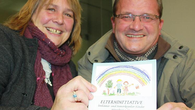Da leuchtet der Regenbogen: Angelika Müller freut es sehr, dass Willi Stöcker an seinem Geburtstag kranke Kinder beschenkt.  Foto: Diana Fuchs