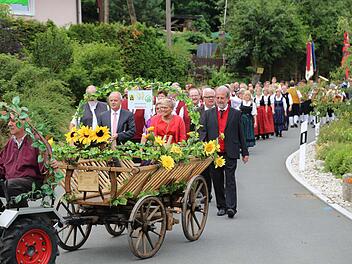 Der Festzug zum Marktplatz Foto: Franz Galster