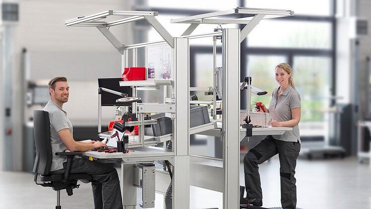 Ein ergonomisch richtig eingerichteter Arbeitsplatz verhindert schwere Schäden an Gelenken und Wirbelsäule. Foto: Ronald Biallas/ AGR