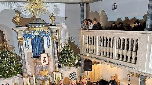 Der Singkreis bei seinem Weihnachtskonzert.