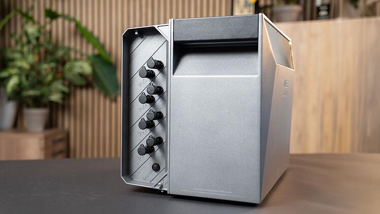 ⁠Anker SOLIX Solarbank 4 E5000 Pro