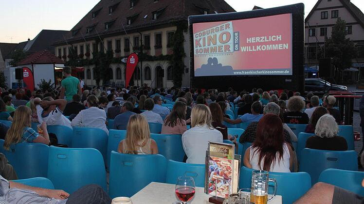 Was in Coburg funktioniert hat, funktionierte auch auf dem Lichtenfelser Marktplatz: Kinosommer  Fotos: Markus Häggberg