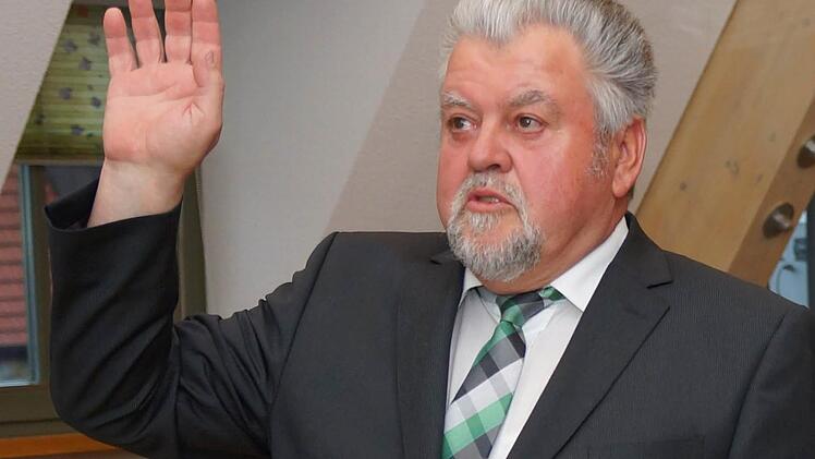 Siegfried Bauer bei seiner Vereidigung als Zweiter Bürgermeister von Zapfendorf im vergangenen Jahr. Foto: Johannes Michel/Archiv