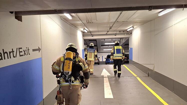 Bamberg: Brandgeruch in Tiefgarage löst Einsatz aus - Feuerwehr rückt mit vier Fahrzeugen an