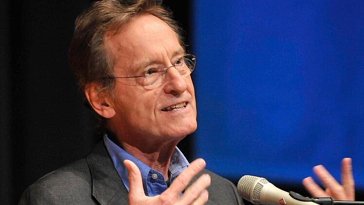 Der Autor Bernhard Schlink bei einer Lesung in Köln. Foto: Henning Kaiser, dpa/Archiv