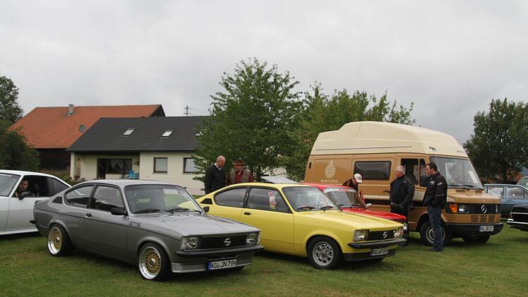 Opel unter sich - die langgestreckten Gefährte waren noch in den Achtzigern Kult. Foto: Sonja Adam