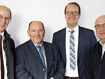 Die Chefärzte des Regiomed-Gefäßzentrums (v. l.) Johannes Brachmann, Marcus Thieme, Regiomed-Geschäftsführer Joachim Bovelet und Erich Dünninger  Foto: PR