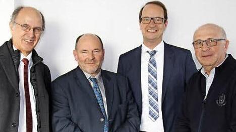 Die Chefärzte des Regiomed-Gefäßzentrums (v. l.) Johannes Brachmann, Marcus Thieme, Regiomed-Geschäftsführer Joachim Bovelet und Erich Dünninger  Foto: PR