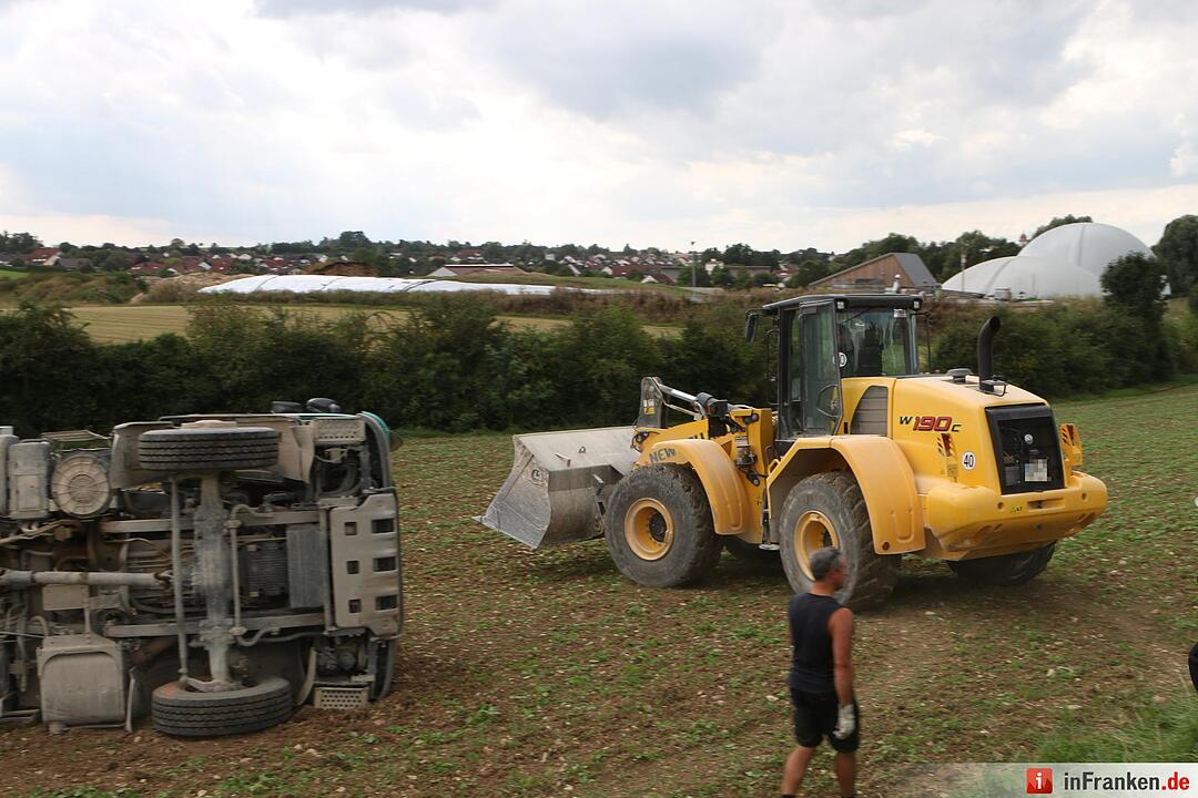 Lkw überschlägt sich bei Langenaltheim