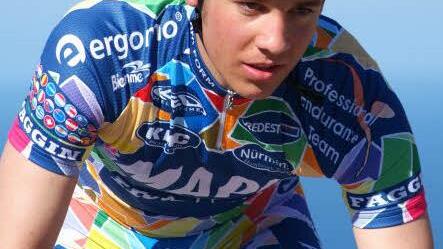 2006 startete er seine Profi-Karriere bei Mapei-Heizomat.