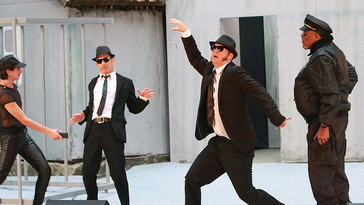 Die Musical Comedy "Blues Brothers in Prison" feierte Premiere auf der Waldbühne Heldritt.Foto: Jochen Berger