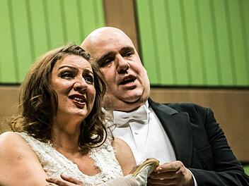 Norbert Luche leitet das Neujahrskonzert 2019 des Musizierkreises Neustadt. Solisten in der Mehrzweckhalle Heubischer Straße werden die Sopranistin Joanna Stark und der Tenor Sascha Mai sein.Foto: Archiv/Jochen BErger