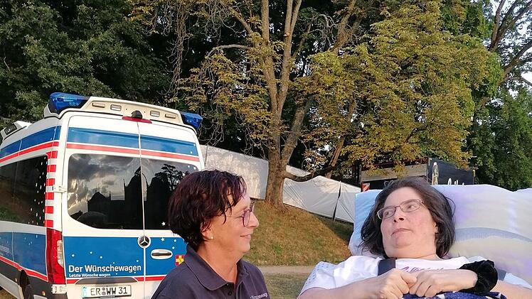 Coburg: W&uuml;nschewagen erf&uuml;llt schwerkranker Jutta langj&auml;hrigen Traum - "unvergesslicher Abend"