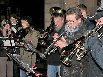 Auf dem Berthold-Hehn-Platz in Haard spielten die Altenbergmusikanten des Musikvereins.  Foto: Ewald Kiesel