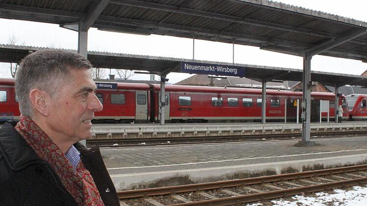 Bürgermeister Siegfried Decker befürchtet, dass der Fernverkehr am Bahnhof Neuenmarkt-Wirsberg vorbei laufen könnte. Foto: Jürgen Gärtner