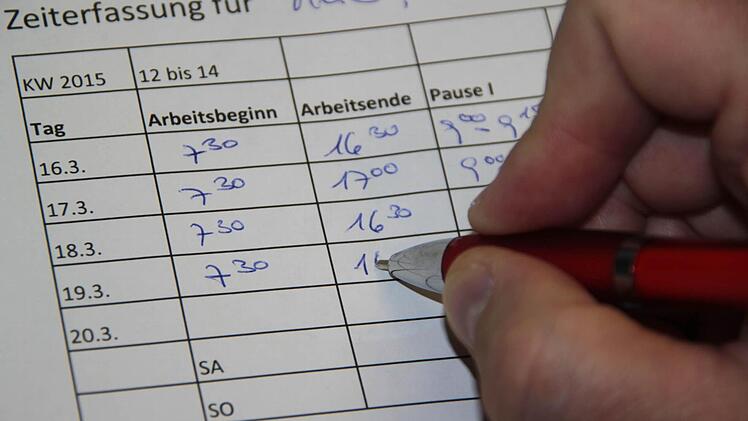 Arbeitnehmer müssen ihre Arbeitszeiten und Pausen exakt erfassen. Foto: Jochen Nützel