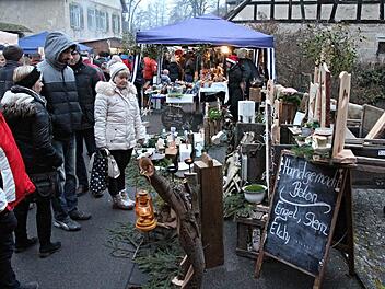 Selbst Gebasteltes aus Holz war der Hingucker für die Besucher des Marktes. Foto: Helmut Will