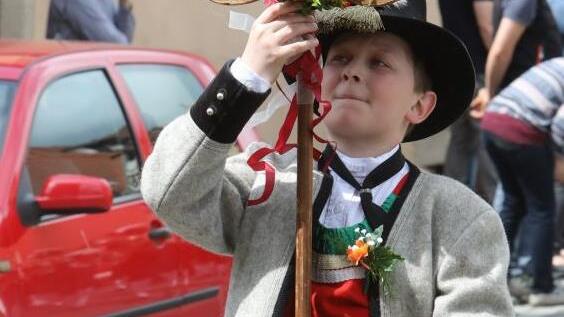 Die Strasser marschierten mit Trachten und Musik auf.