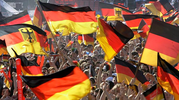 Deutschland, ein Fahnenmeer.