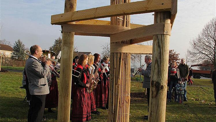 Unter der Leitung von Waldemar Danz spielte die Blaskapelle aus Pfaffenhausen.