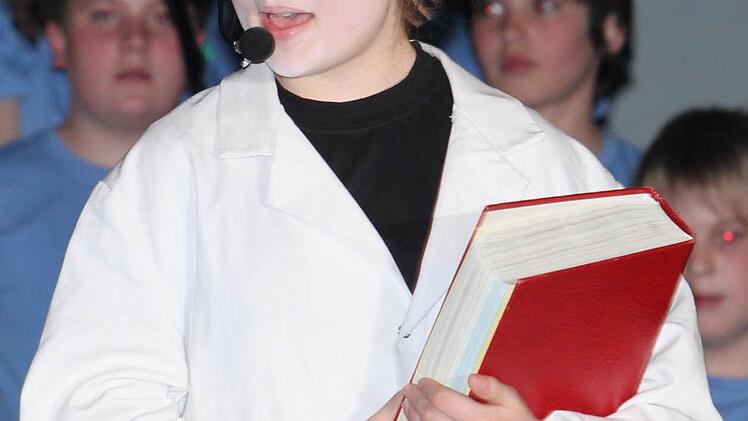 Die wissensdurstige Athene spielte Maria Schmitt.