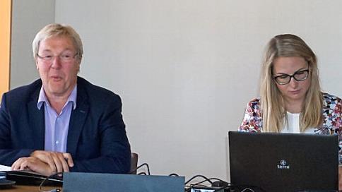 Der wiedergewählte Vorsitzende Klaus Schumann mit Hauptamtsleiterin Nicole Urbanski Foto: Richard Sänger