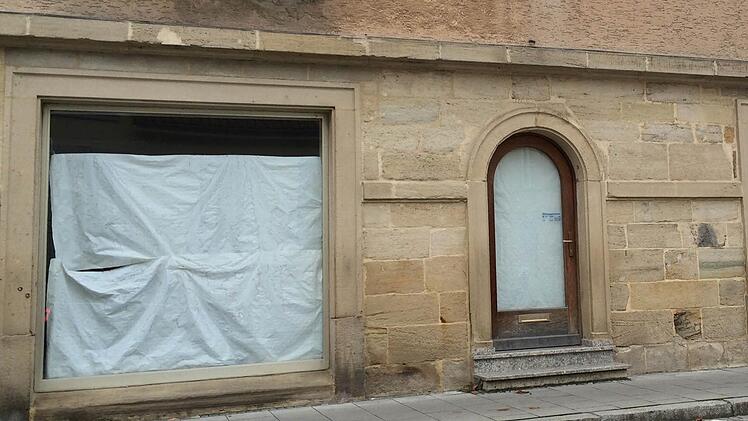 Läden mit verhangenen Fenstern gibt es in Kronach viele. Diskutieren Sie mit uns am 7. Dezember, wie man das ändern kann.  Foto: Igler
