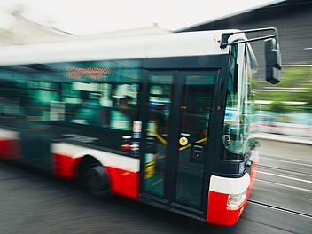 Unfall mit Schulbus in Marktbreit Unfall mit Schulbus in Marktbreit