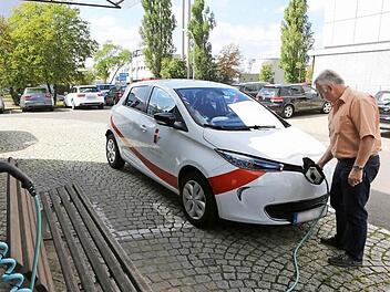 Mehr Ladestationen sollen E-Autos künftig noch attraktiver machen.  Foto: Barbara Herbst
