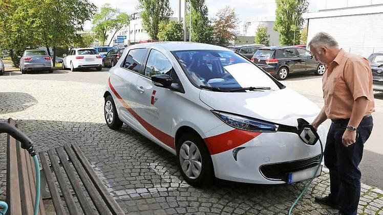 Mehr Ladestationen sollen E-Autos künftig noch attraktiver machen.  Foto: Barbara Herbst