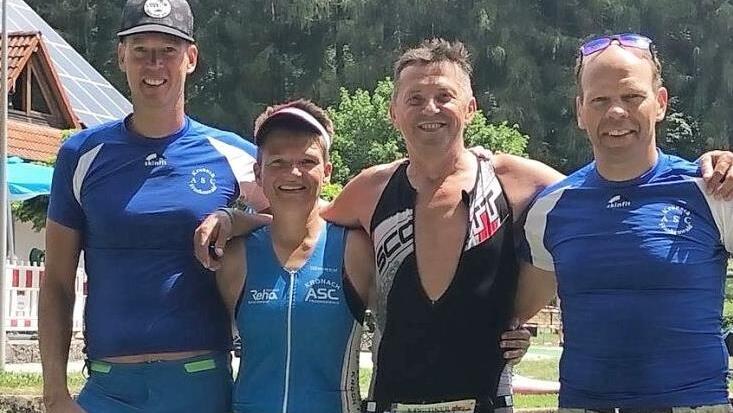 Das erfolgreiche Kronacher Triathlon-Quartett (von links): Silvester und Renate Kohlmann, Peter Rosenbauer und Martin D&uuml;mlein. Foto: privat