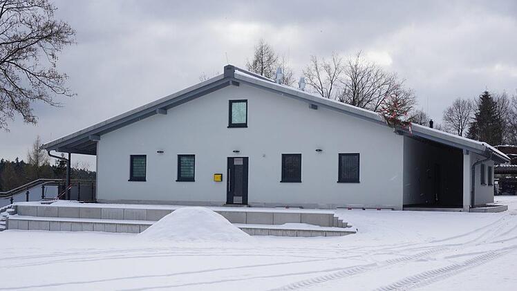 Der MSV Modlos möchte eine Solaranlage auf dem Dach des Sportheim installieren. Ein Antrag für das Regionalbudget der Rhönallianz wurde gestellt. Die Gemeinde Oberleichtersbach stellt eine finanzielle Förderung in Höhe von 10 Prozent in Aussicht. Foto: Marion Eckert