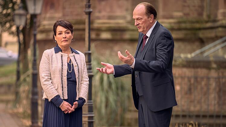 Jens' Mutter Regine (Anke Sevenich) hat genug vom Verhalten  ihres arroganten Ehemannes Horst (Herbert Knaup). Hat ihre Ehe trotzdem noch eine Chance?