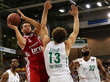 Vor allem zu Beginn des Schlussviertels setzte sich Elias Harris (mit Ball) einige Male gut in Szene. Fotos: Daniel Löb