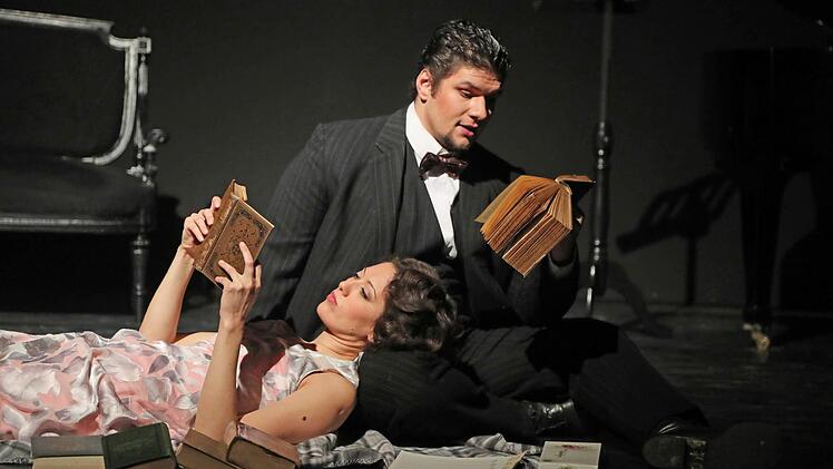 "Ausblick in ein schönes Land": ein szenischer Liederabend mit Musik von Erich Wolfgang Korngold feierte Premiere in der Coburger Reithalle.Foto: Henning Rosenbusch