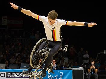 Lukas Kohl vom RMSV Concordia Kirchehrenbach hat sich zum zweiten Mal den Weltmeister-Titel im 1er Kunstrad der Männer gesichert. Oliver Stoll/dieSportfotografen.de