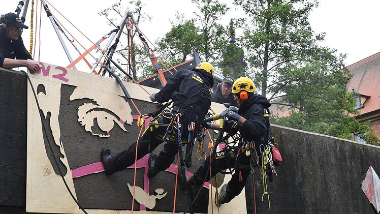 Die Untere Br&uuml;cke im Zeichen von "Reverse Graffiti". Ronald Rinklef