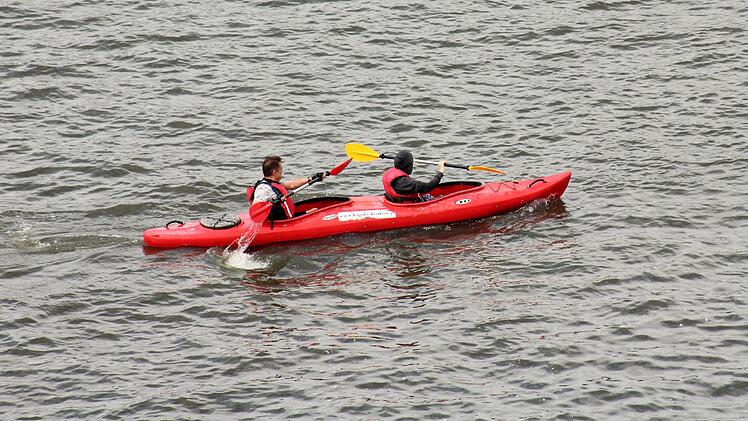 Landkreis Bad Kissingen: Fränkische Saale teilweise wieder auf eigene Gefahr befahrbar - weitere Hindernisse möglich