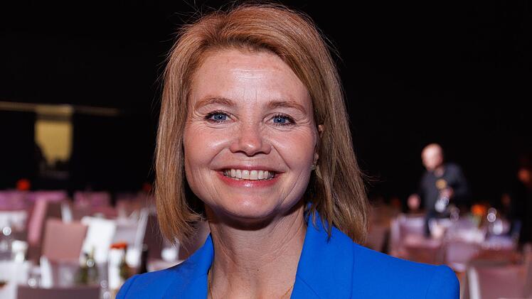 Annette Frier erzählt im Interview, dass sie plötzlich hinterfragte, "ob sie weiter Schauspielerin sein möchte". Grund sei die Menopause.