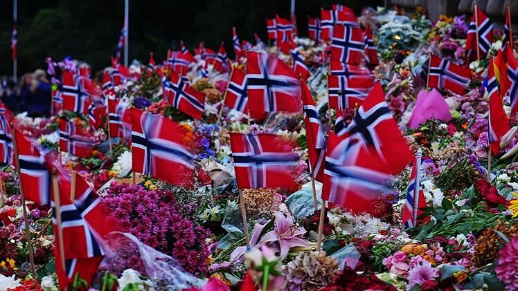 Vor der Beerdigung von K&ouml;nig Harald von Norwegen