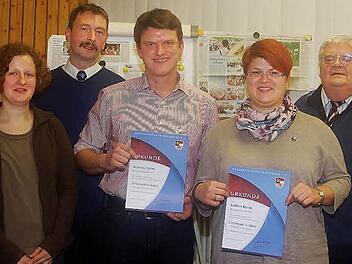 Die Blaskapelle Neundorf hat langjährige Mitglieder ausgezeichnet (von links): Carmen Helmprobst, Michael Rädlein, Andreas Böhm, Kathrin Böhm und Werner Pörner. Foto: Gabi Arnold
