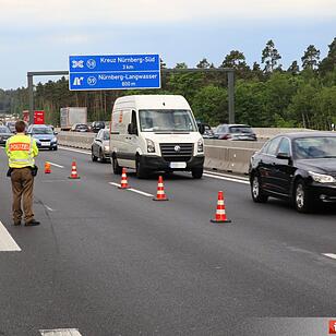 Unfall mit mehreren Fahrzeugen auf der A6 bei Nürnberg-Langwasser