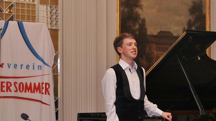 Beifall für perlende Arpeggien: Luitpoldpreisträger Julian Trevelyan.Werner Vogel