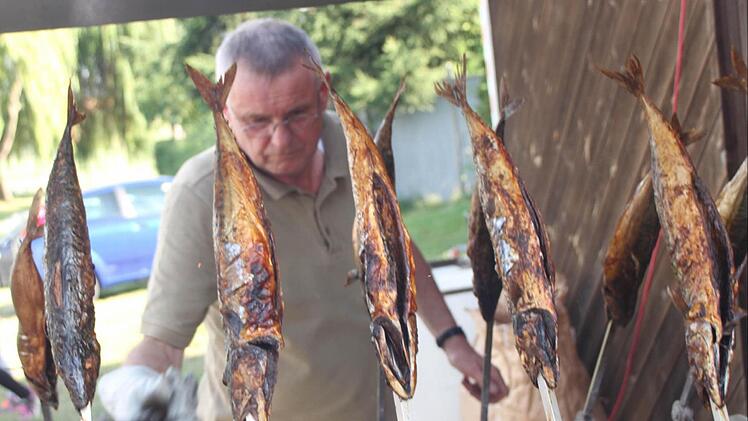 Die Limbacher Steckerlfische sind weit über den Ort hinaus bekannt. Foto: Günther Geiling