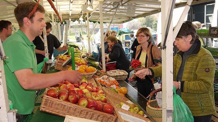 Impressionen vom ersten "Grüber Markttag" Foto: Berthold Köhler