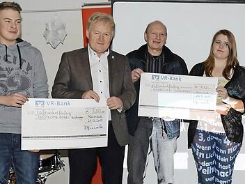 1650 Euro haben Mittelschüler für einen guten Zweck erlaufen. Foto: Hein