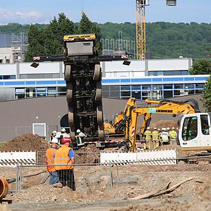 Autokran auf Baustelle in Bayreuth umgestürzt