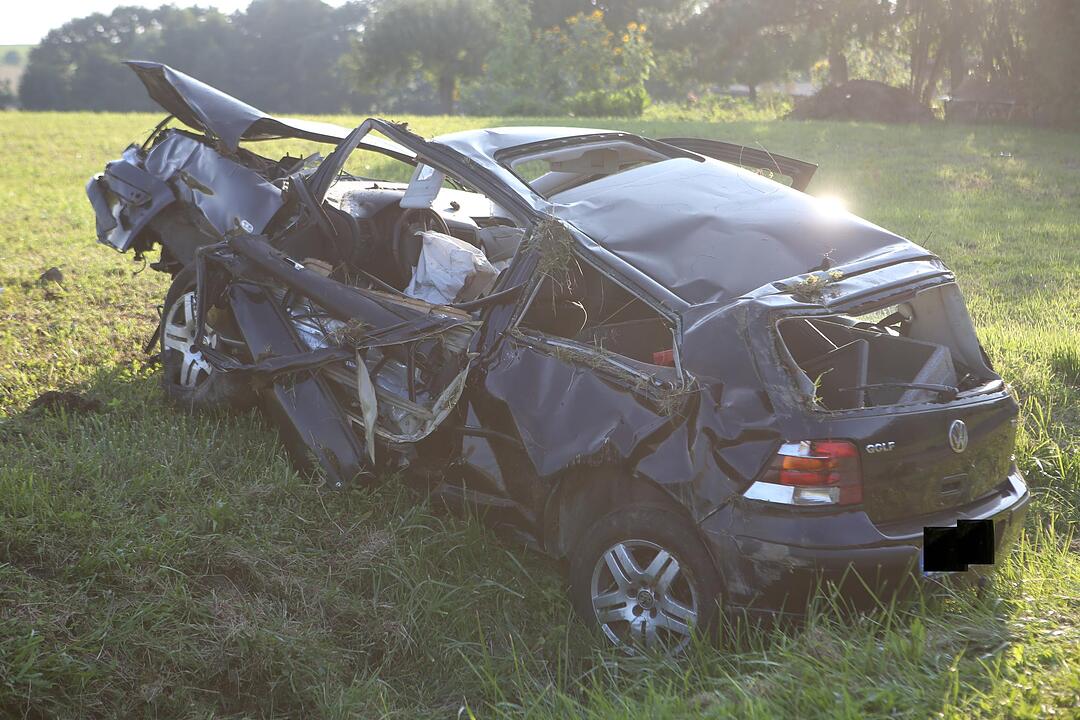 Schmerldorf: 20-Jähriger bei Unfall aus Auto geschleudert und schwerst verletzt